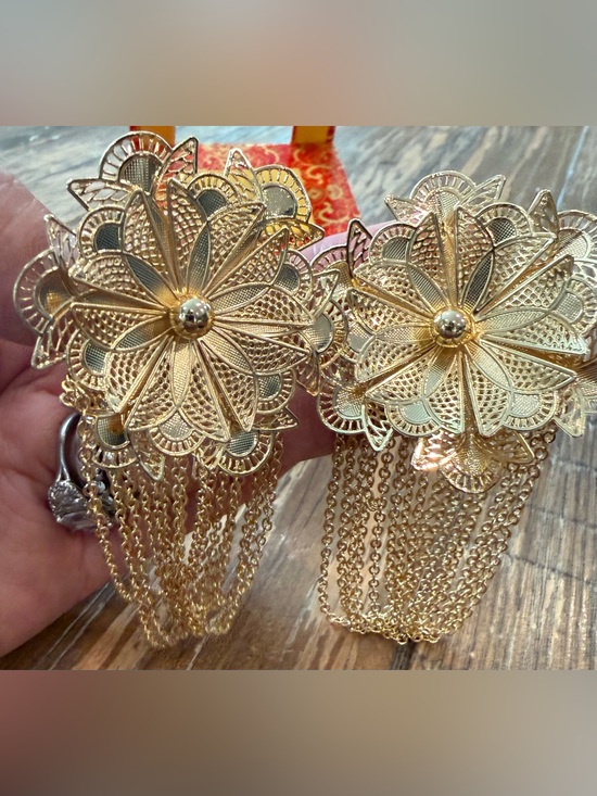 Jewelry - Gold tone Filigree Floral Dangle Earrings - Statement Chain Fringe new in box